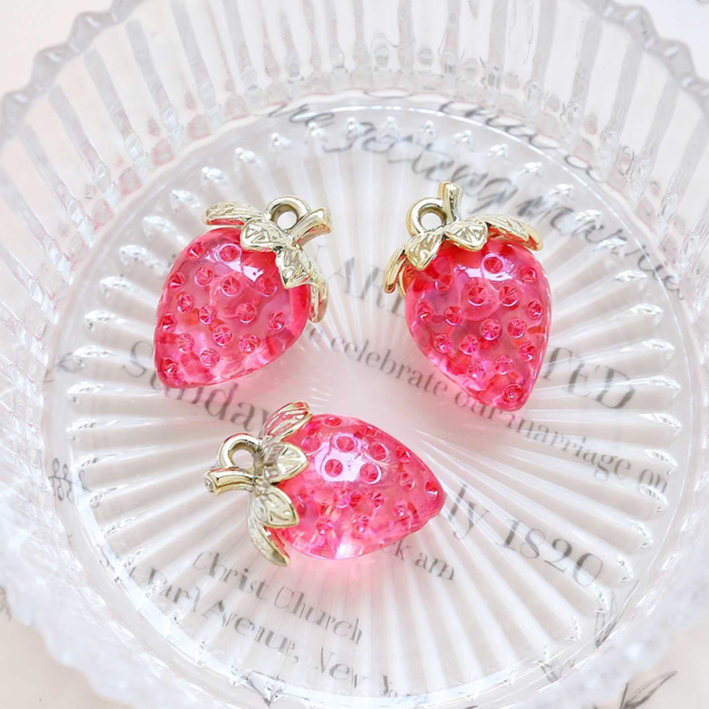 1pcs Acrylic Crystal Transparent Large Strawberry Pendant