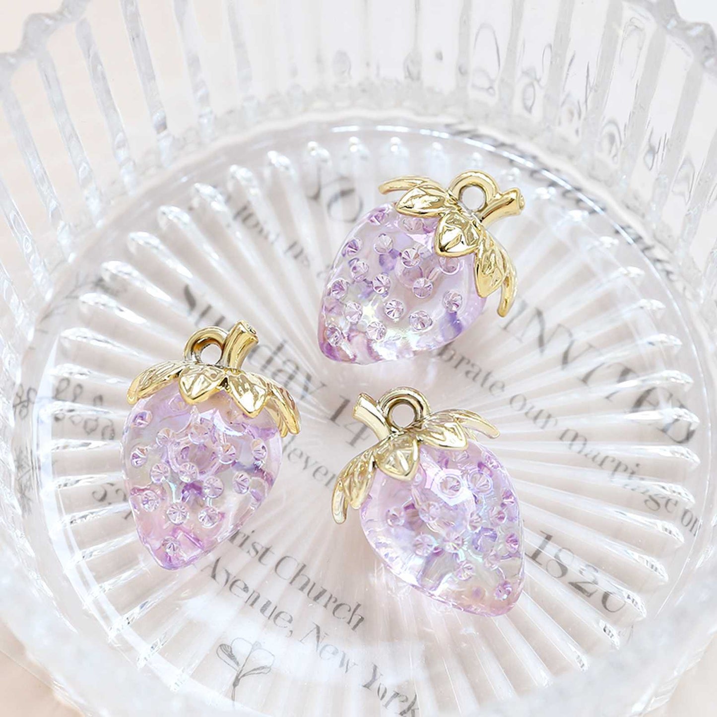1pcs Acrylic Crystal Transparent Large Strawberry Pendant