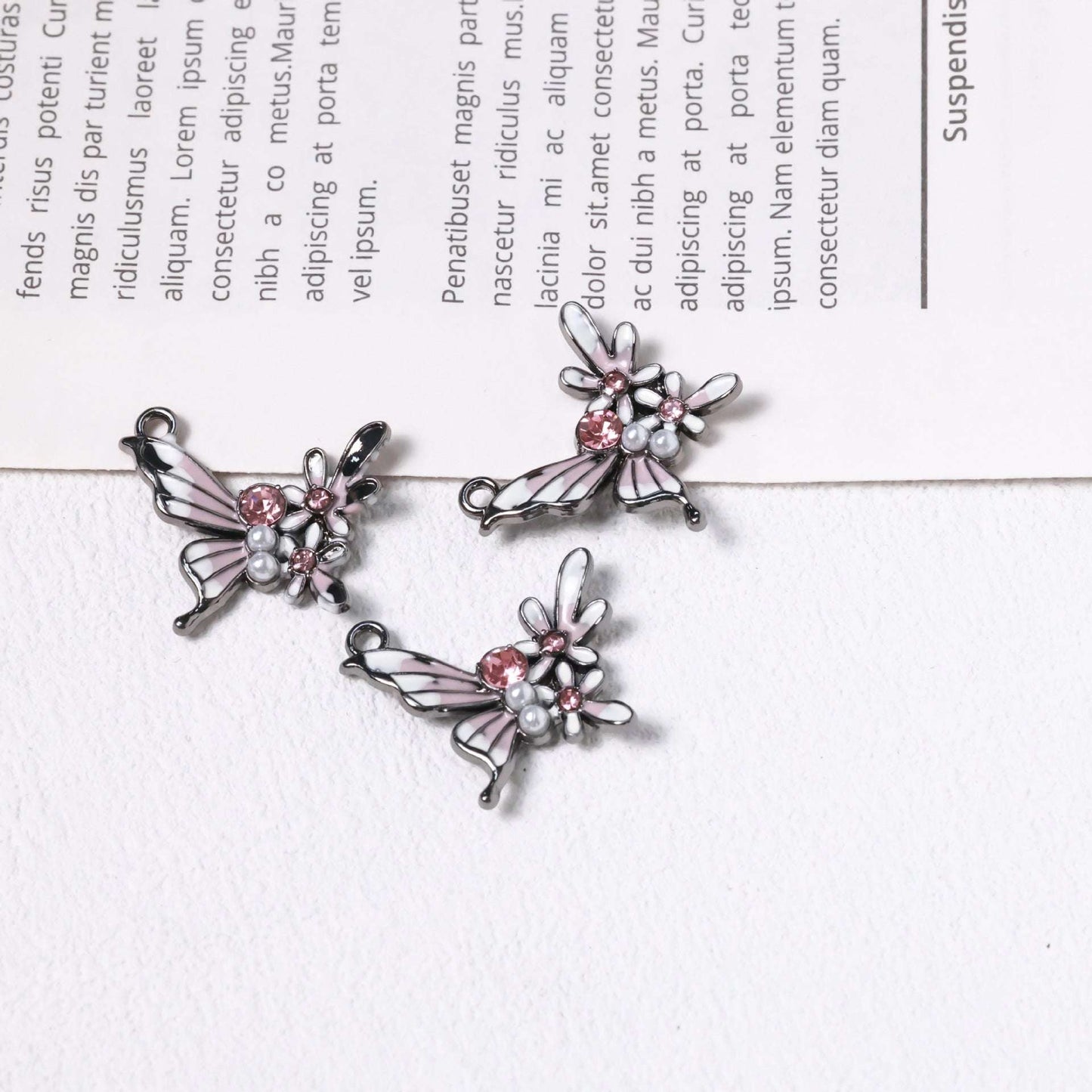 Elegant Diamond-Studded Pearl Oil-Drip Butterfly
