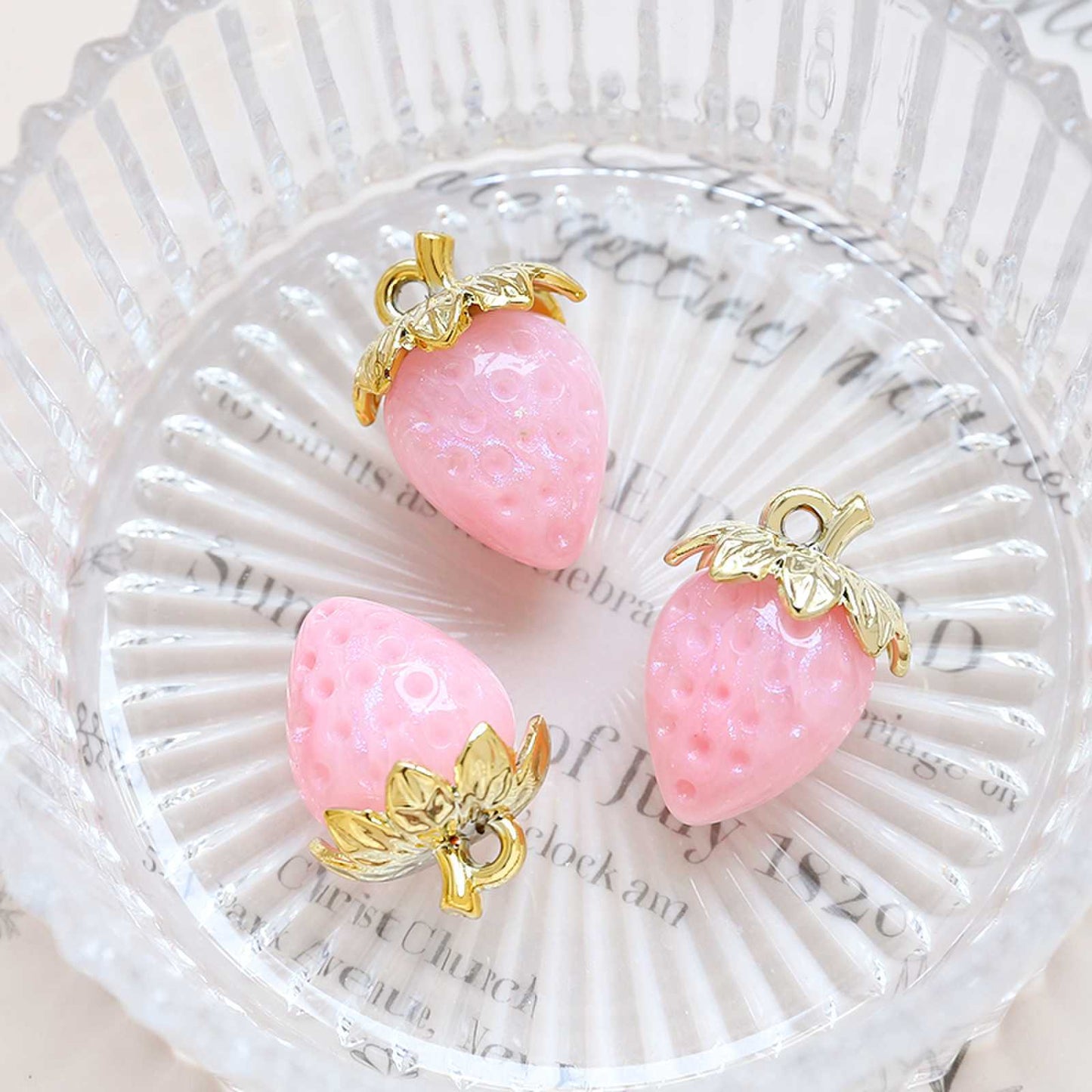 1pcs Acrylic Crystal Transparent Large Strawberry Pendant