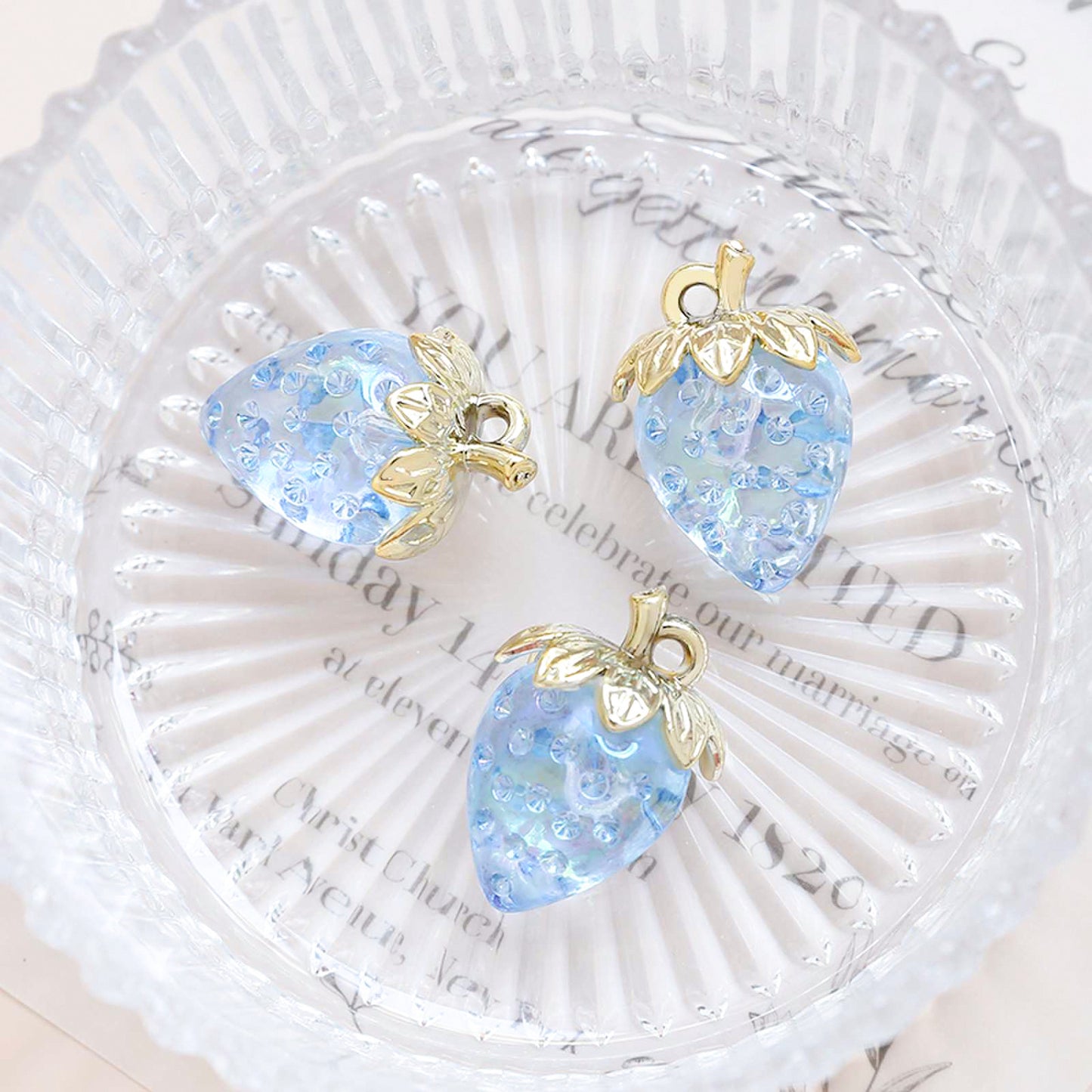 1pcs Acrylic Crystal Transparent Large Strawberry Pendant