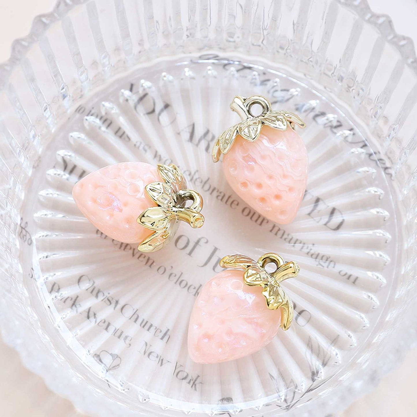 1pcs Acrylic Crystal Transparent Large Strawberry Pendant