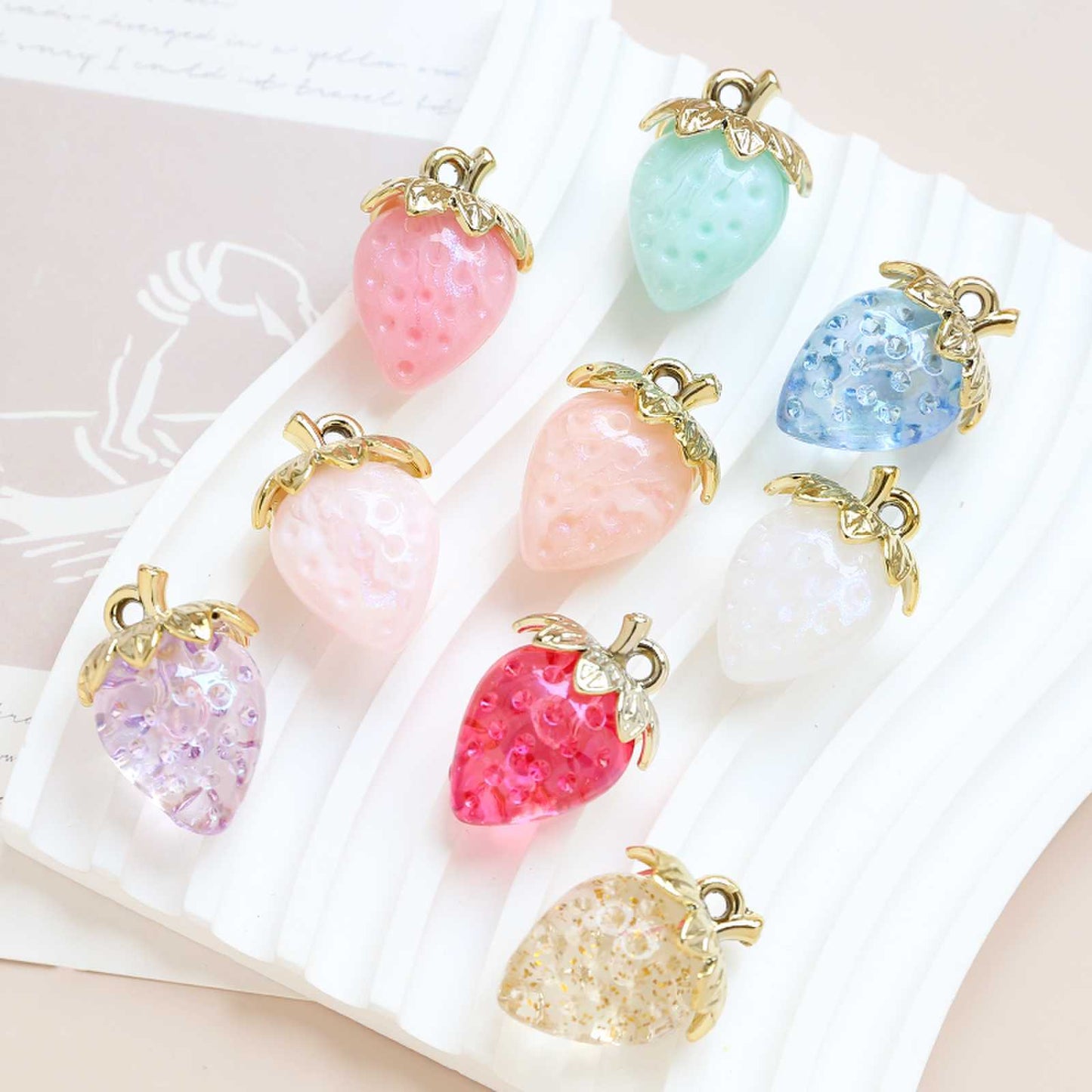 1pcs Acrylic Crystal Transparent Large Strawberry Pendant