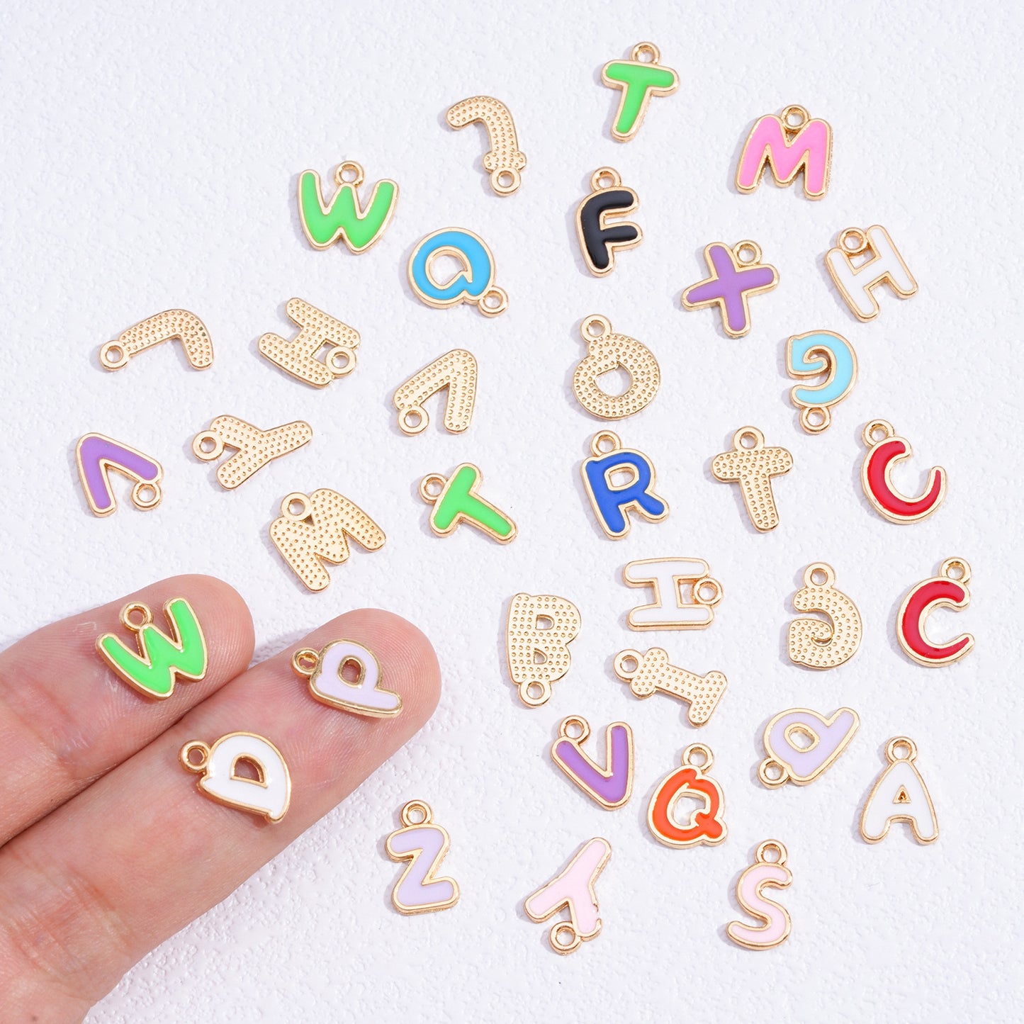 100 pcs Colorful Single-Sided Mixed Color 26 English Alphabet Pendants