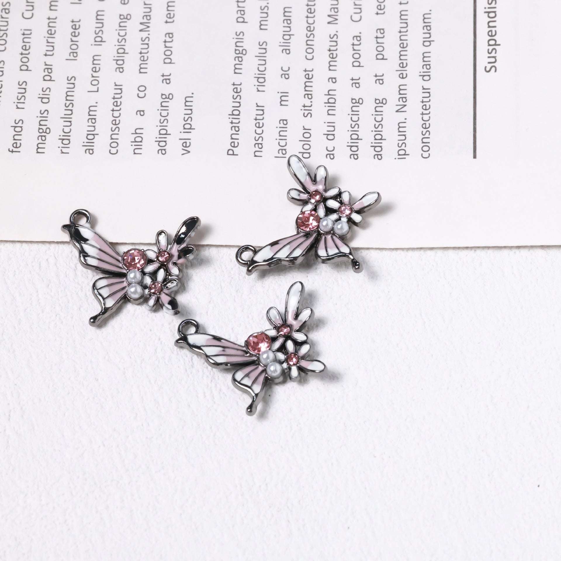 Elegant Diamond-Studded Pearl Oil-Drip Butterfly