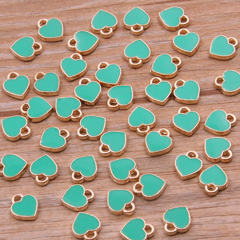 10色 6*8mm ミニハートペンダント KC ゴールドドロップチャームペンダント ジュエリーバッグ ネイルアクセサリー